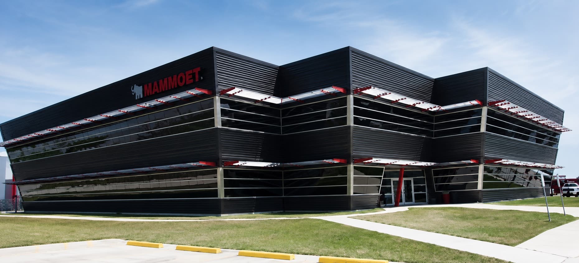 Mammoet USA — hurricane-impact curtain wall by Cyrex